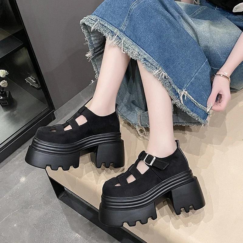 Mode 10CM Mikrofaserleder Plateau Damen Sandalen Neu 2025 Sommer Pumps Damen Versteckte Absätze Römersandalen Hohle Schnalle Keilschuhe