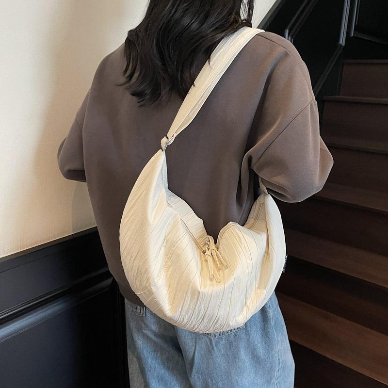 Casual Bag Women's New Crossbody Dumpling Bag Fashionable Shoulder Bag Large Capacity Class Commuter Bag