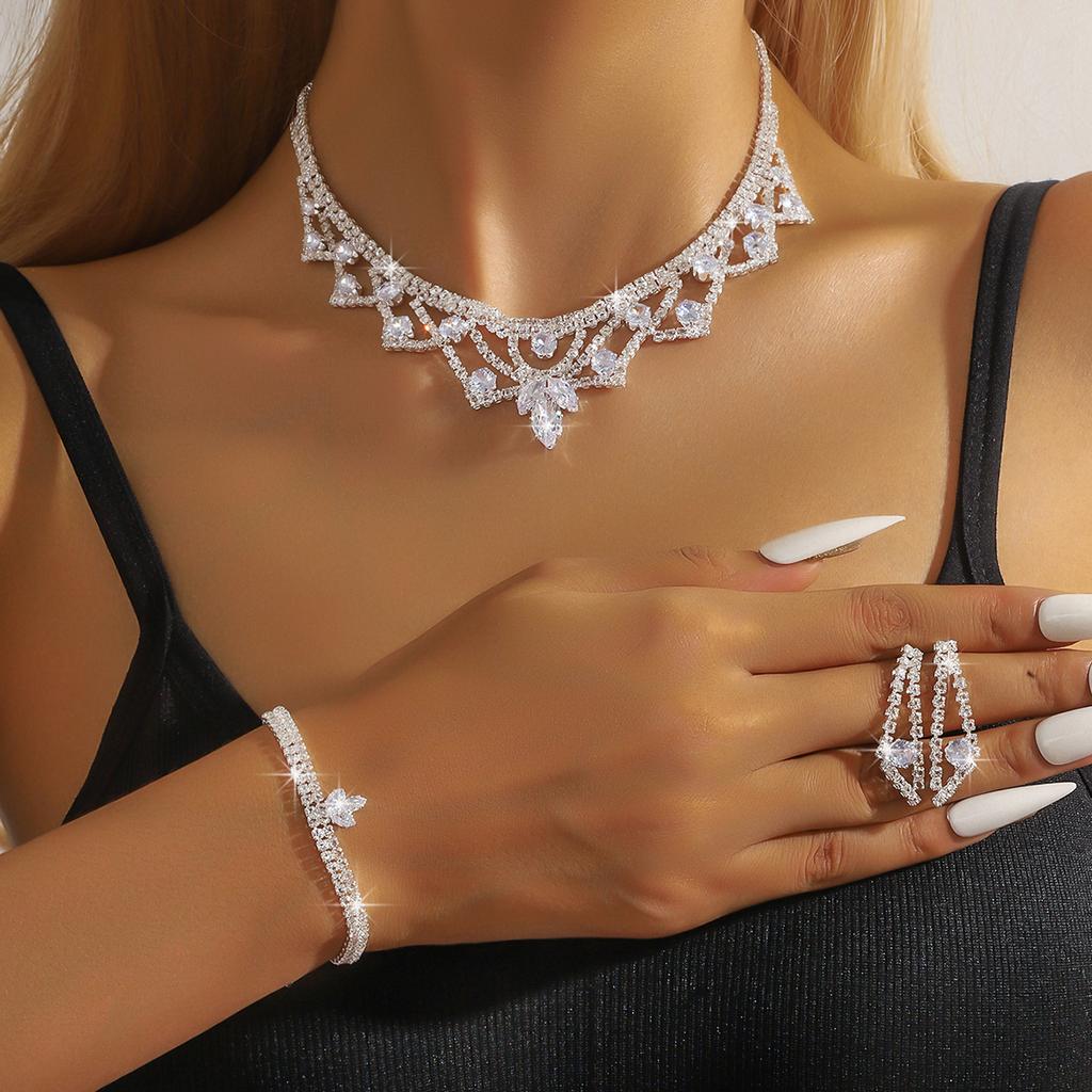 Fashion Claw Chain Rhinestone Necklace Bracelet Earrings Set Dinner Dress Collarbone Chain Necklace Women