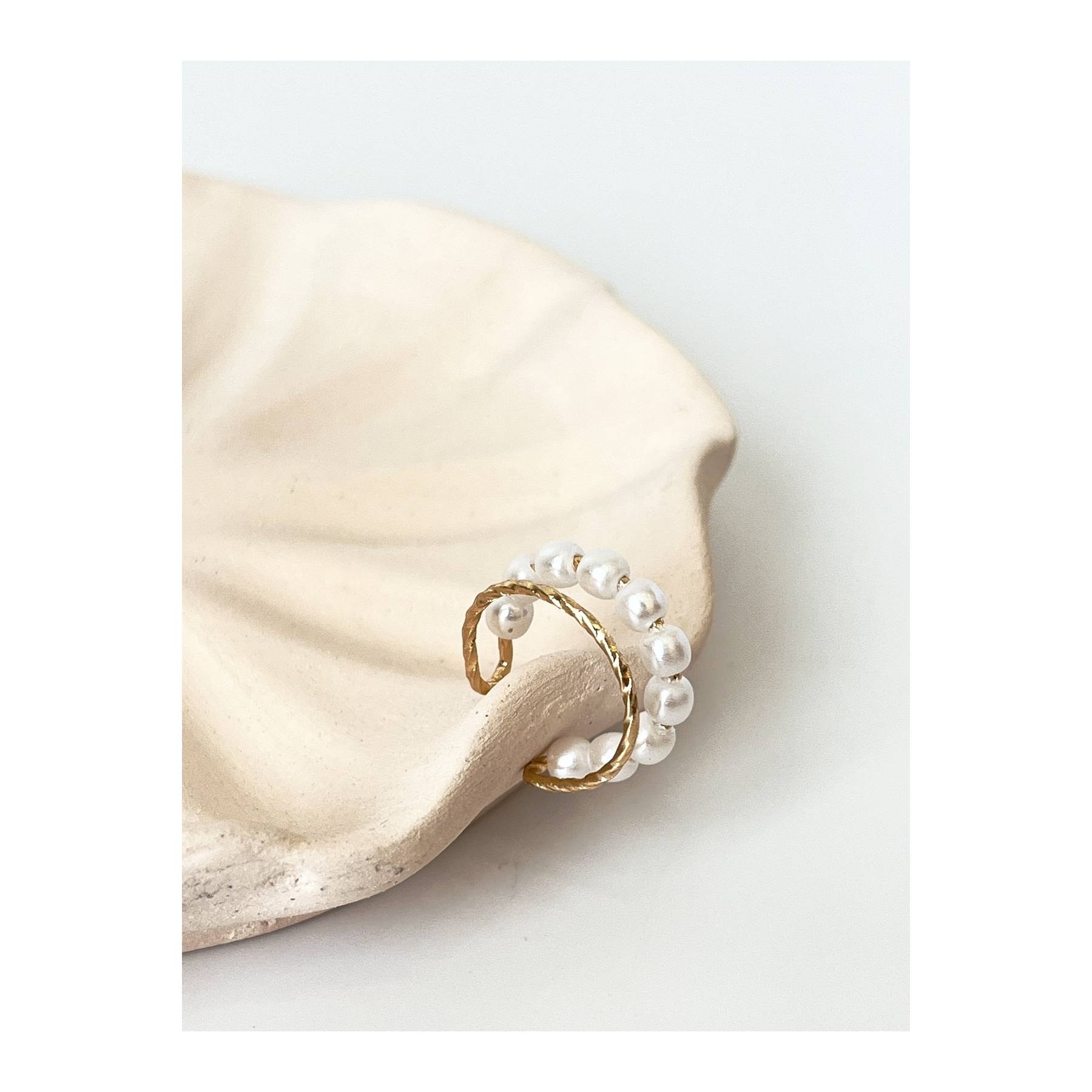 

Brook Pearl Detailed Cartilage Earrings