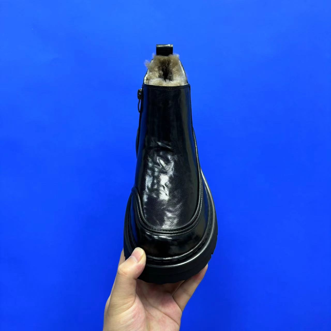 

2026 autumn and winter wool and plush thickened versatile European high-end high waisted men s shoes 38