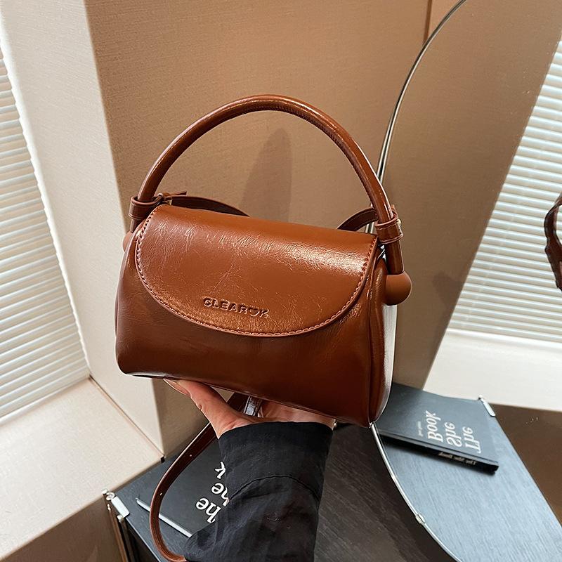 

Foreign order Korean retro fashion 2024 autumn and winter new bag portable small square bag women s fashion versatile shoulder messenger bag коричневий
