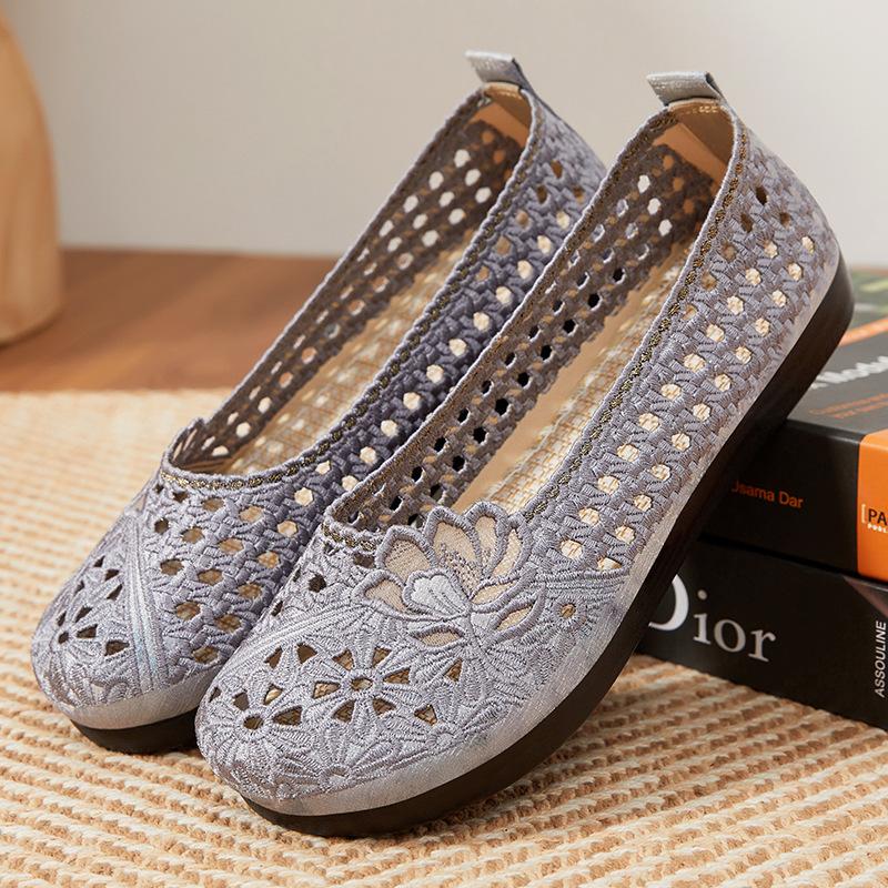 Women's Shoes Soft Soles and Not Tired Feet Summer Breathable Hanfu Shoes Old Beijing Cloth Shoes Female Mother Shoes National Style Embroidered Shoes