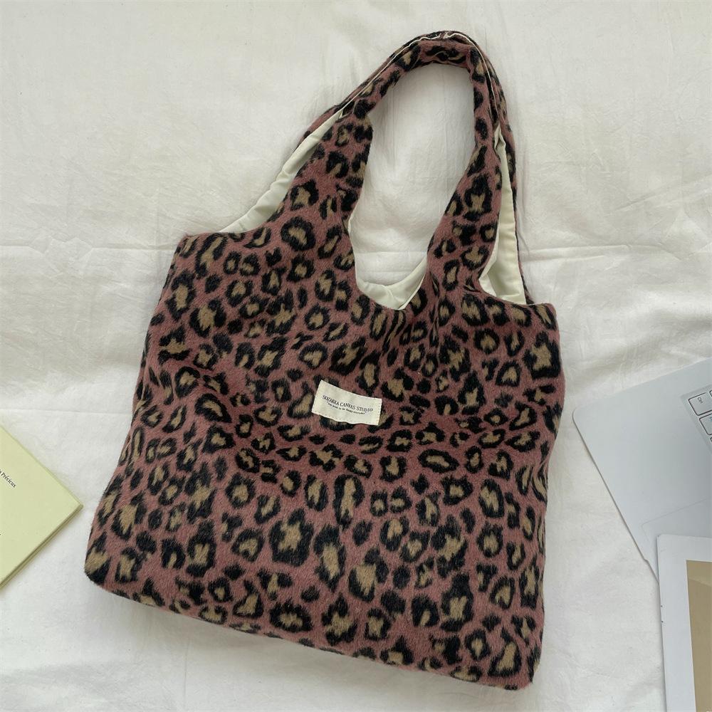

Autumn and winter woolen leopard print shoulder bag large-capacity handbag bag female student class vest bag