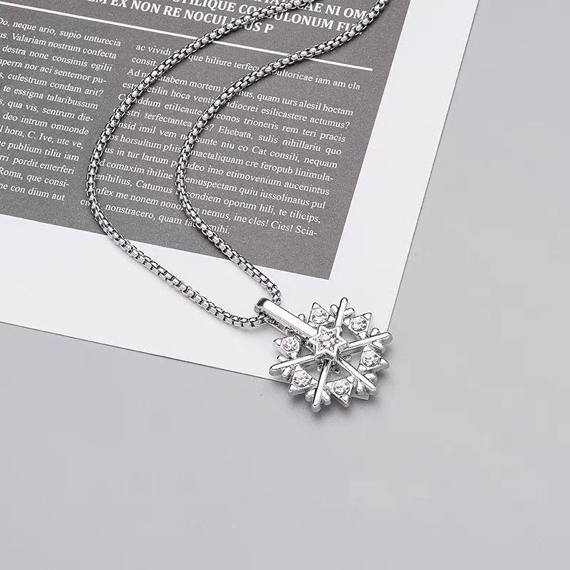 Rotating Snowflake Necklace Pendant for Men and Women, Fashionable and Simple Necklace Accessory