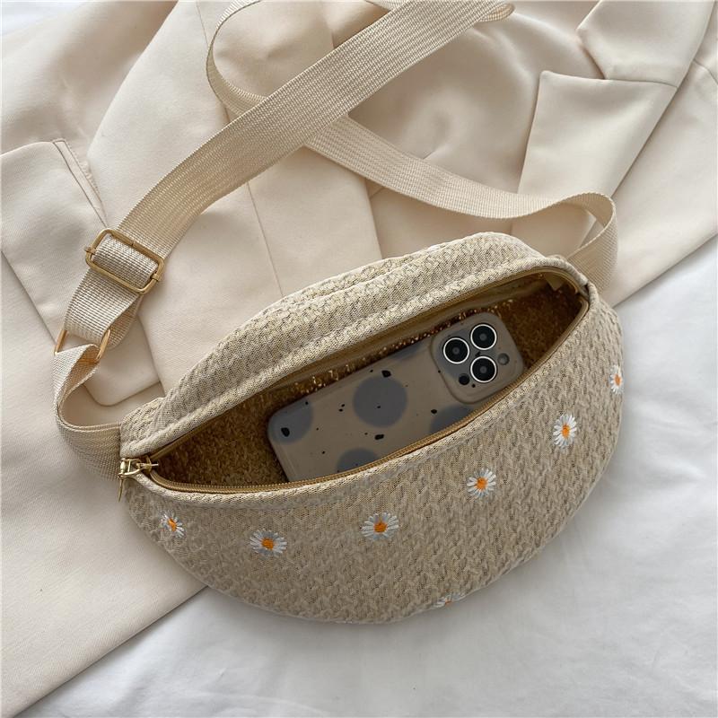 Summer Straw Bag Women's 2025 New Japanese Small Fresh Lace Daisy Messenger Bag Fashion Beach Bag Fanny Pack