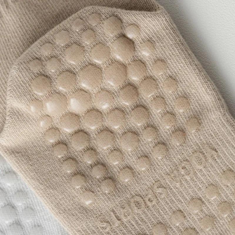 Nya enfärgade yogastrumpor i halvkalv bomull Pilatesstrumpor Halkfria professionella sportstrumpor Danskonditionsträning Golvstrumpor