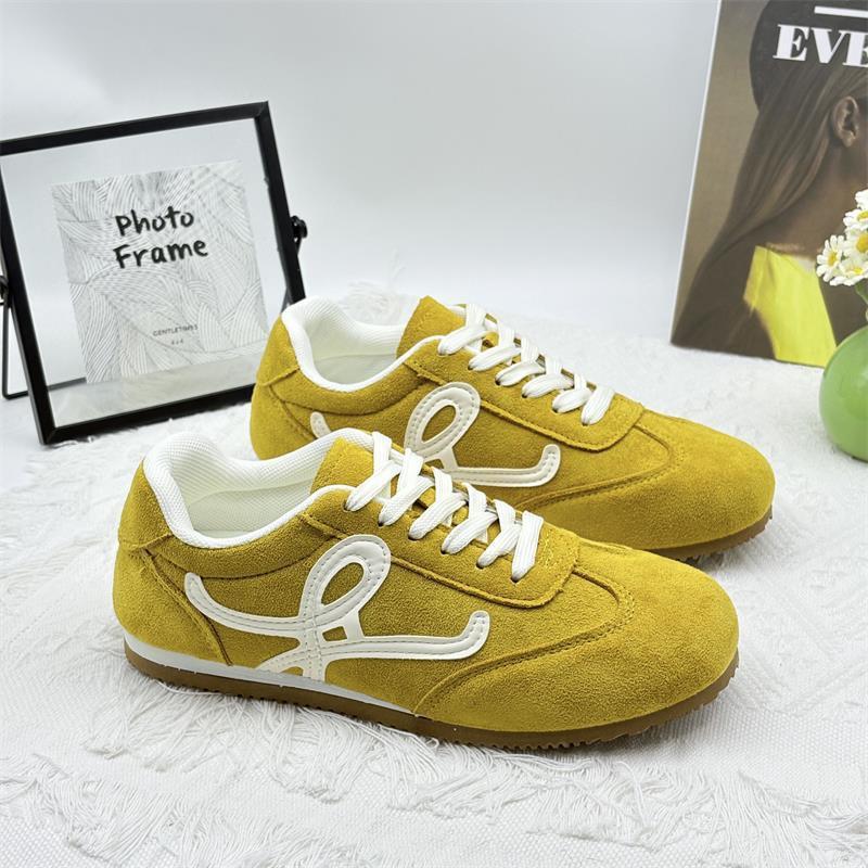 Retro flat-bottomed German training shoes women's 2025 autumn new super fire versatile little white shoes lightweight soft-soled sports and leisure