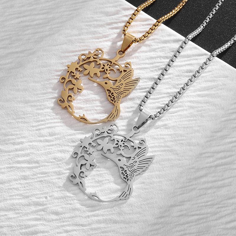 High Quality Stainless Steel Exquisite Hummingbird Garland Pendant Necklace Women's Trendy Simple Good Luck Jewelry Gift