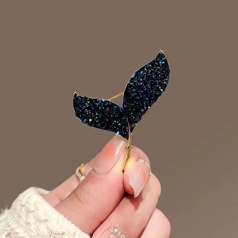 Ruyi Pipa Brooch: Elegant Classic Pearl Pin for Women’s Cheongsam