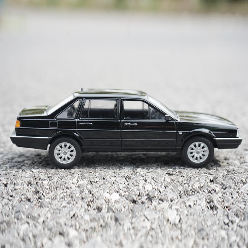 WELLY 1/24 Volkswagen SANTANA  Alloy Diecasts Metal Toy Vehicles Car Model Miniature Scale Model Collection Kids Delicate Gifts