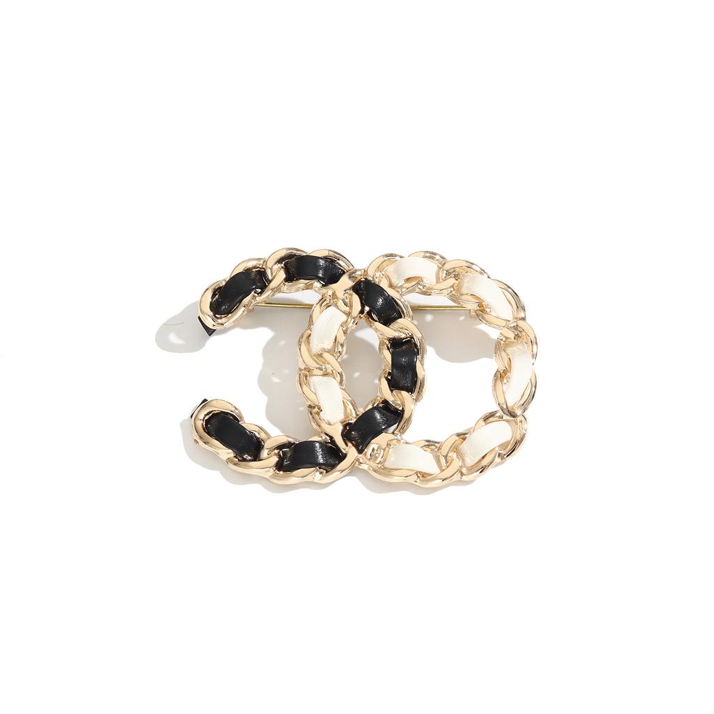 Small Fragrant Leather Color-blocked Double-letter High-end Feminine Matching Accessory Brooch