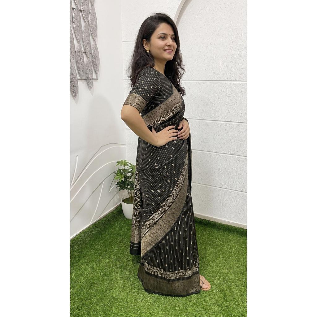 LANSARE NOUĂ – Colecția de Saree Dola Doby din Mătase Designeri Freehand