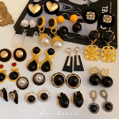 French Retro Black Love Pearl Circle Earrings Medium Antique Temperament Stud Earrings Women