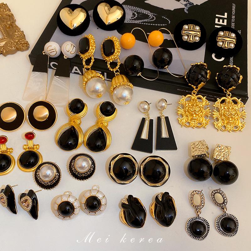 French retro black love pearl circle earrings medium antique temperament stud earrings women
