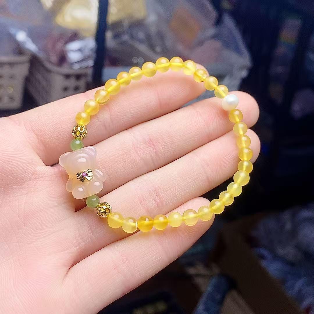 

Natural Beeswax & Bear Beaded Zodiac Bracelet for Women - Personalized Design for Zodiac Year