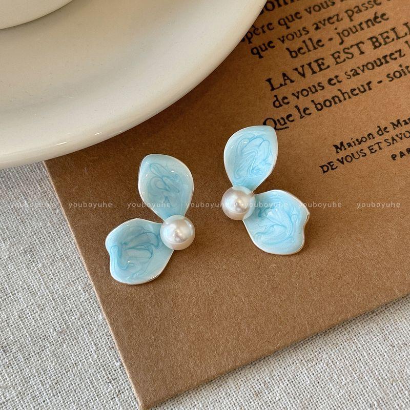 

Petal Pearl Earrings Suitable for Summer Women Accessible Luxury Fancy Delicate Earrings Beautiful Island Style Silver Pin Earrings Blue petal pearl earrings-Silver Needle