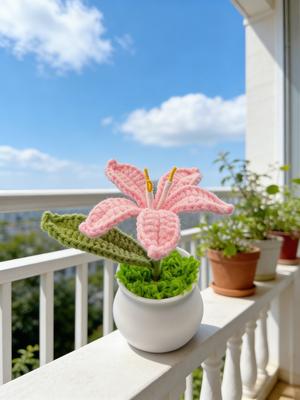 Handmade Crochet Lily Potted Plant, Mini Knitted Flower Bonsai, Cute Desk Decor, Perfect Gift for Home Office Decoration