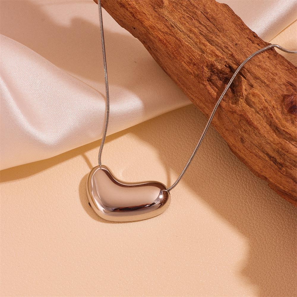 European & American Hip Hop Style Women's Snake Bone Chain Necklace, 18K Gold Plated Titanium Steel Collarbone Pendant.