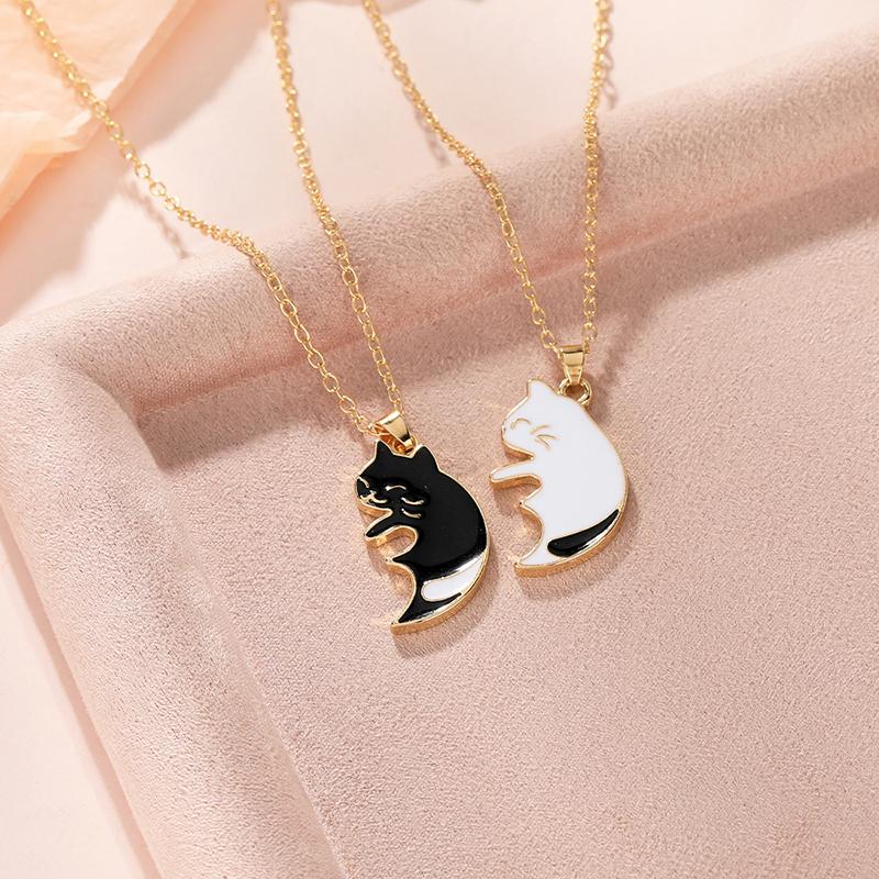 Hug Cute Pet Cat Pendant Necklace Women Girls  Trendy Jewelry Couple Gift Friendship Necklace
