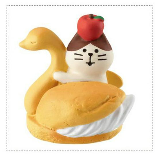 Japanese Zakka Chocolate-Inspired Mini Resin Kitten Ornament for Cafe Decor
