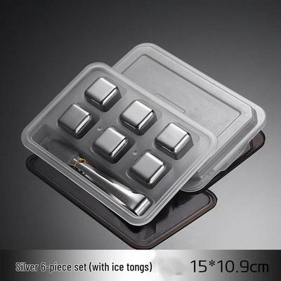 Set mit wiederverwendbaren Eiswürfeln aus Edelstahl