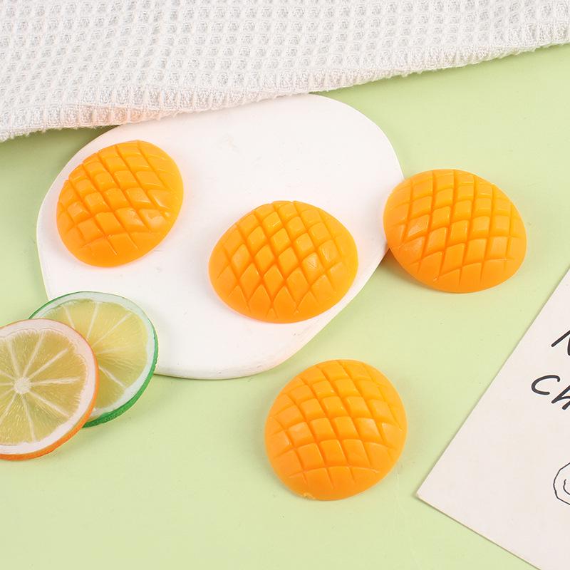 PVC Mango Simulation Toy: Miniature DIY Handmade Fruit with Knife for Playhouse Ornaments.