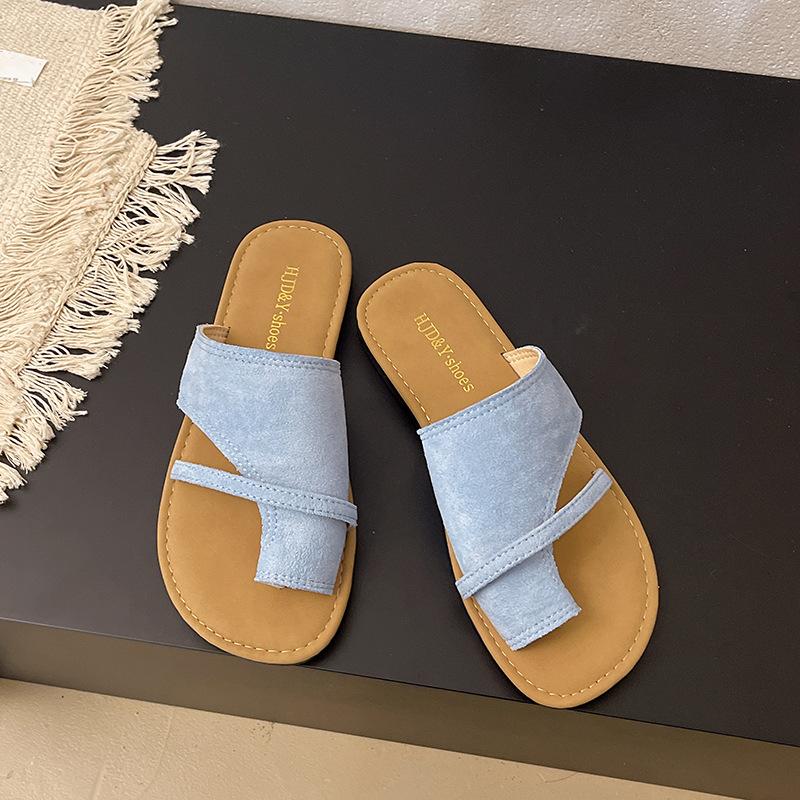 

Женские летние тапочки с закрытым носком на плоской подошве, новинка 2025 года, повседневные универсальные прохладные тапочки с открытым носком на плоской подошве, пляжная обувь 40