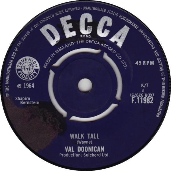 

7inch Record VAL DOONICAN Walk Tall F11982 Decca UK CountryFolk Used