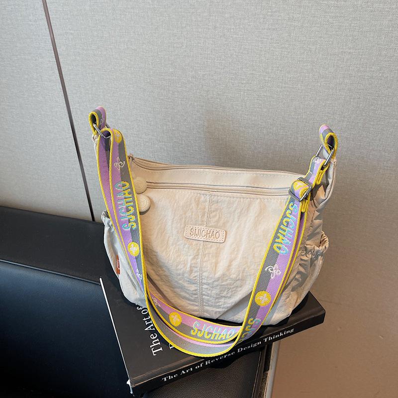 

2025 Women s Lightweight Nylon Crossbody Bag - New Casual Sporty Style, Niche Design, Ideal for Commute 29cm*20cm*11cm