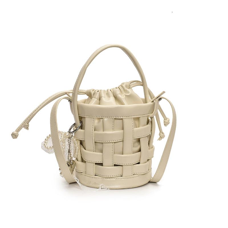 

Модная плетеная маленькая сумка женская весна-лето новая портативная сумка-ведро нишевая популярная сумка-мессенджер no pendant белый