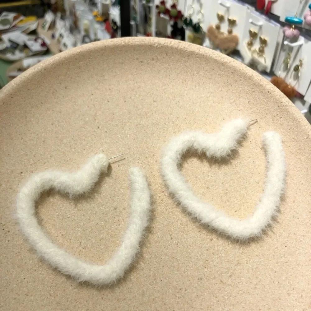 

Exaggerated Personality White Big Hollow Love Heart Drop Dangle Earrings for Women Cute Sweet Plush Korean Jewelry Accessories