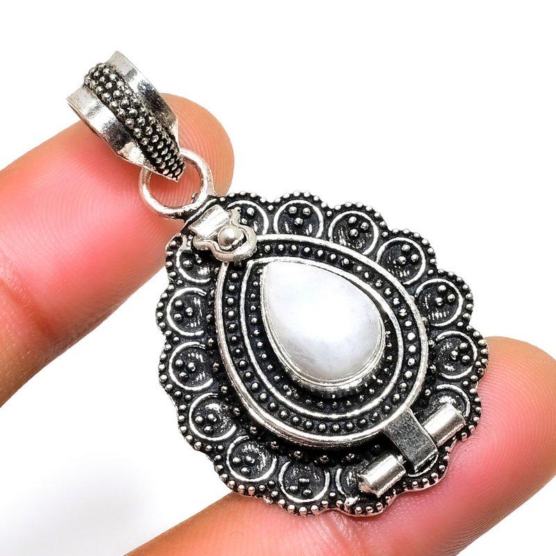 

Ювелирный кулон ручной работы с радужным лунным камнем 925 пробы, посеребренный, 1,70 дюйма 1.70 белый