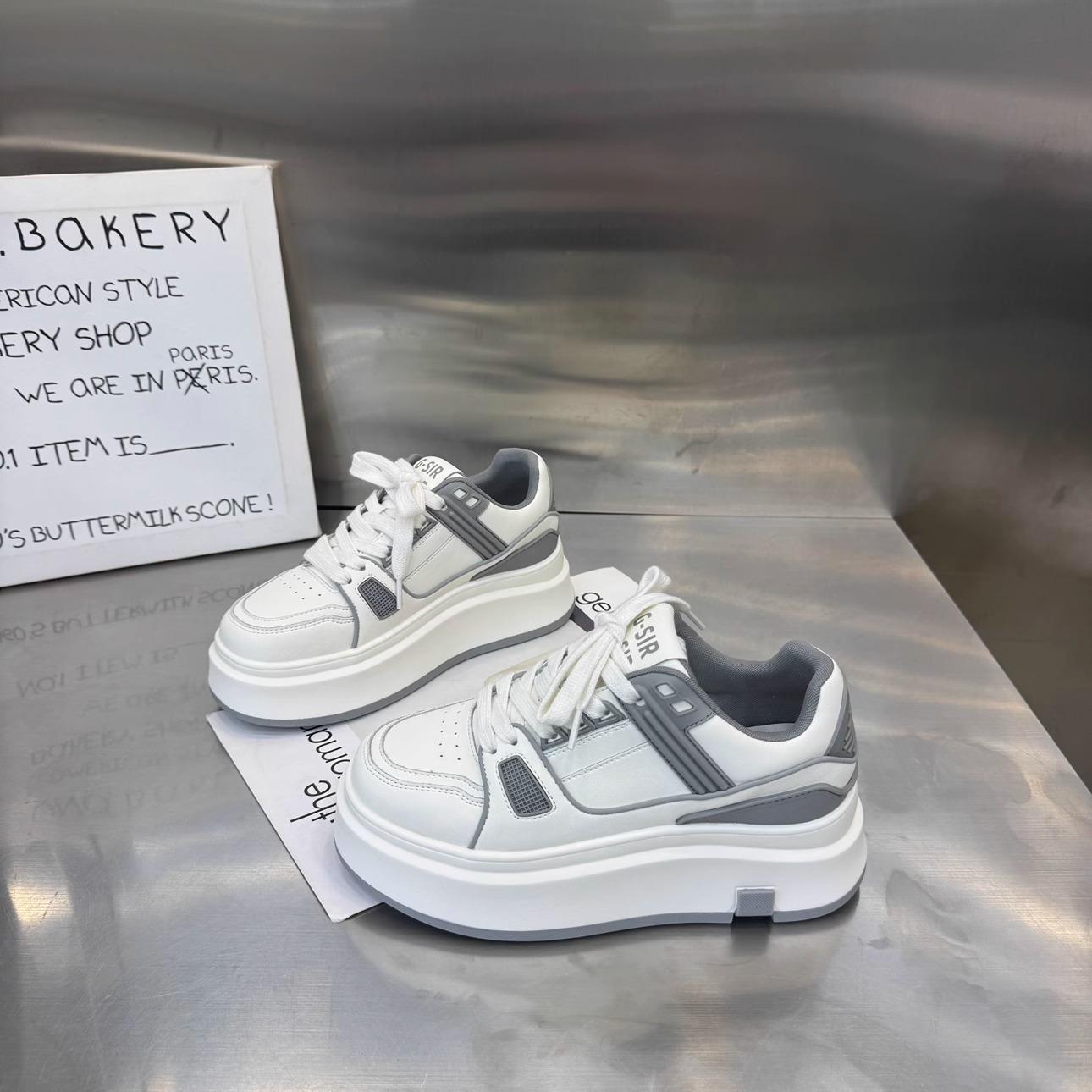 

Белые кеды на шнуровке на толстой подошве, увеличивающие рост, для женщин, новинка весны 2025 года, европейские маленькие туфли-маффины, спортивная и повседневная обувь для скейтборда 40 серый