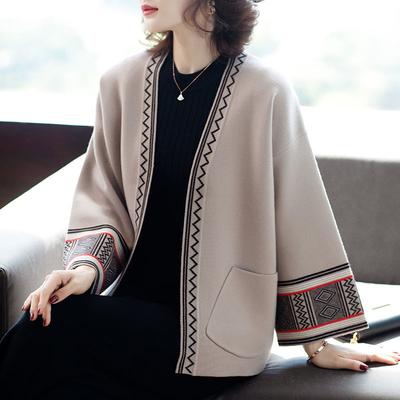 Hochwertiger Strick-Cardigan für Mütter Stilvoller Herbstmantel für Frauen mittleren Alters