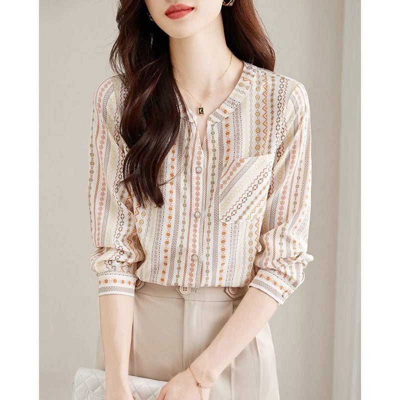 

Classy Luxury Big Brand Texture Fancy Retro Jacquard Shirt Women s Elegant Commute Style round Neck Single-Breasted Tops Image color S