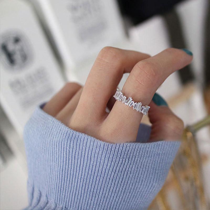 925 Adjustable Exquisite Silver Ring With Twinkling Crystal For Everyday Wear Or Gifts