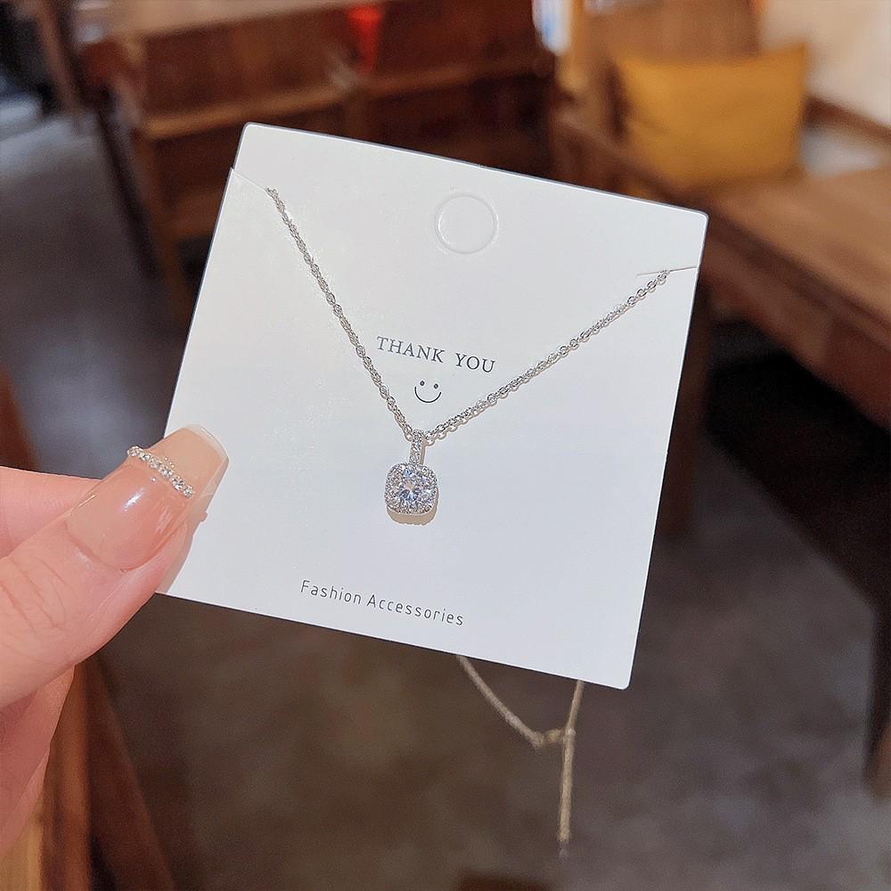 

Высококачественное корейское ожерелье из титановой стали: Невыцветающий, легкий, простой роскошный кулон с цепочкой на ключицу для женщин