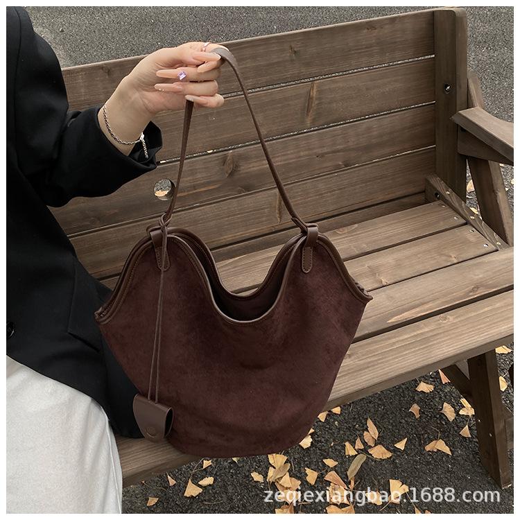 Vintage Lazy 2025 New Suede Scrub Commuter Simple Large Capacity Women's Tote Bag Shoulder Bag