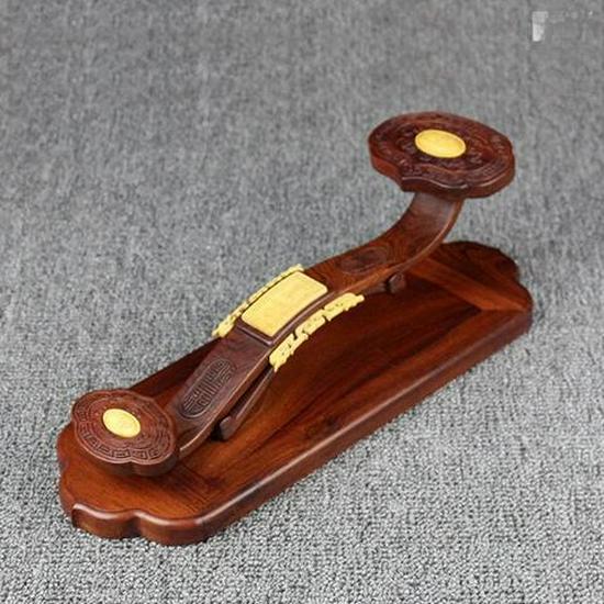 

Rosewood Ruyi Wealth Ornament: Solid Wood Feng Shui Carving Gift