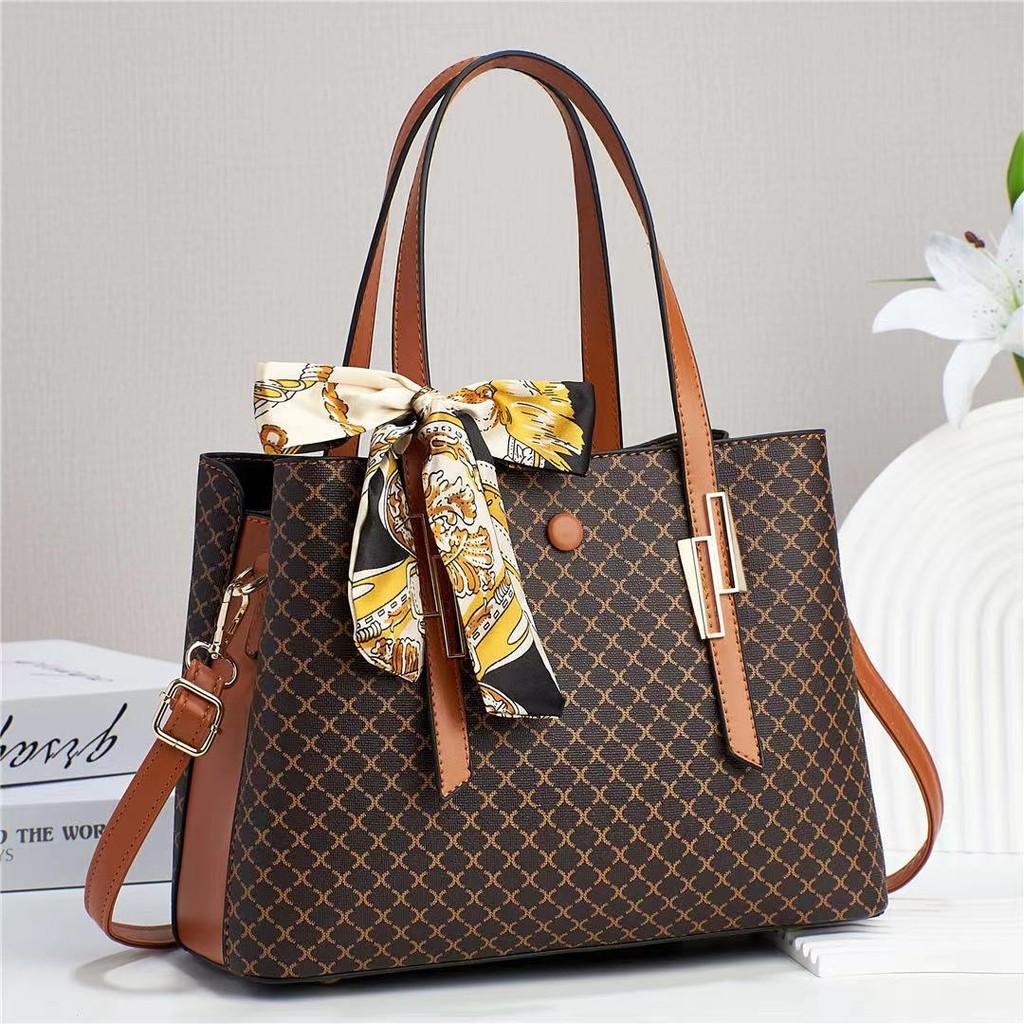 Stylish Versatile Large Capacity Womens Handbag For Everyday Use With Trendy Design