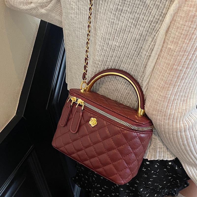 Xiaoxiangfeng box bag women's 2025 new niche design diamond chain messenger bag retro portable bucket bag