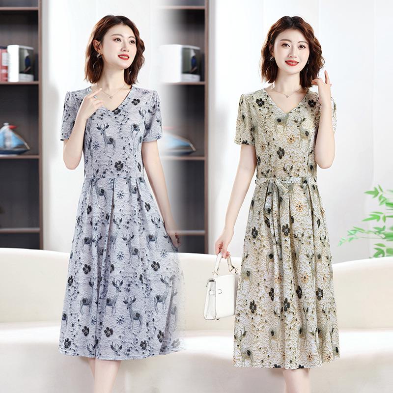 2026 Summer Floral Short-Sleeve Dress: Elegant Slimming Design for Middle-Aged & Elderly Mothers