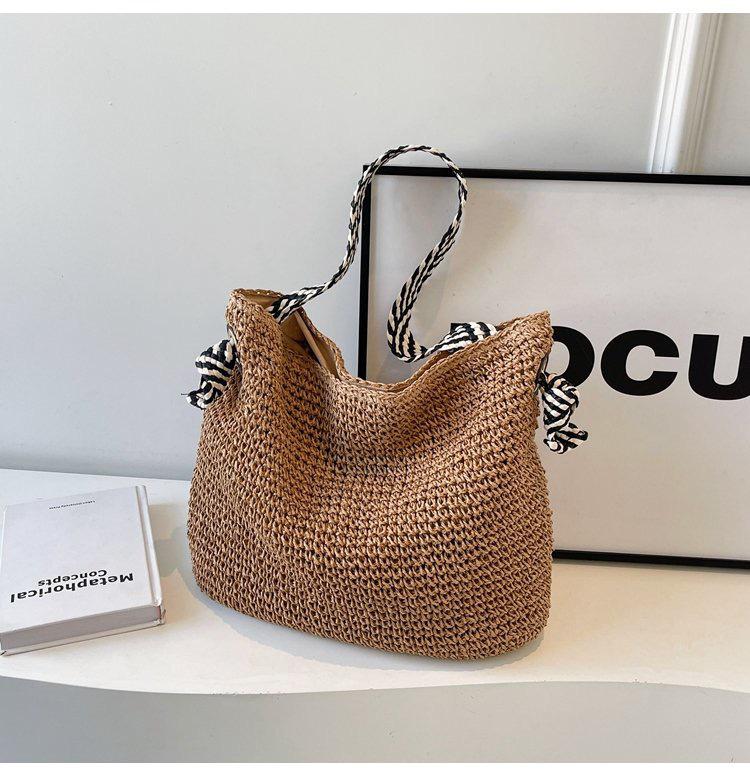 

Korean Retro Handmade Woven Tote: Casual Fashion for Daily Commute & Travel 38x14x34 cm