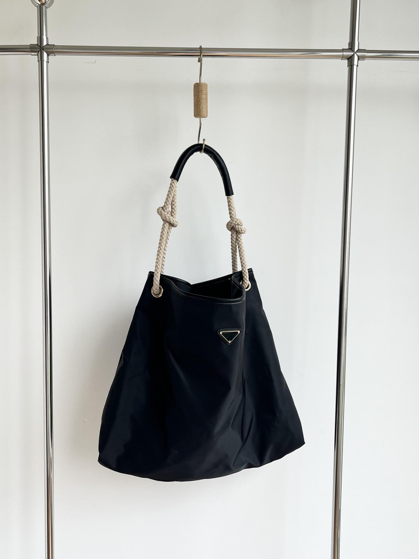 

Повседневная сумка-тоут для поездок на работу Простая, но изысканная Сумка большой вместимости под мышкой на одно плечо чёрный