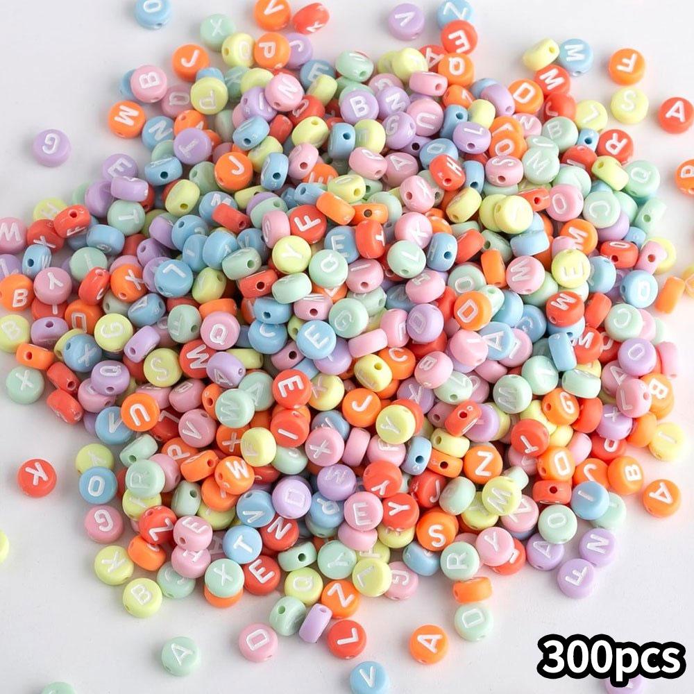 

100/300/500 шт. Акриловые бусины в форме букв, цветные акриловые белые бусины в форме букв, круглые декоративные бусины для самостоятельного изготовления браслета, ожерелья, сережек, брелока 300pcs