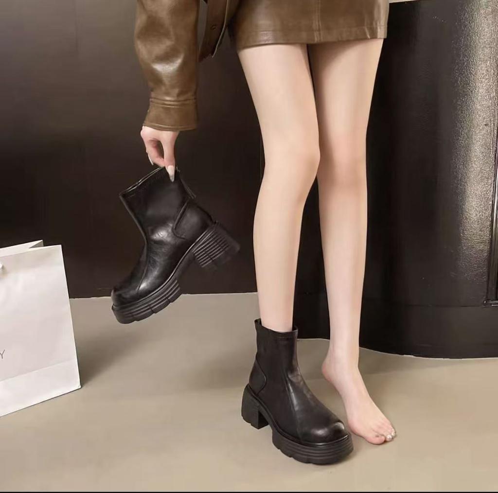 Mode Plateauschuhe Stiefeletten 2025 Herbst und Winter runde Spitze mittlerer Absatz Reißverschluss hinten vielseitige britische Martin-Stiefel Damenstiefel