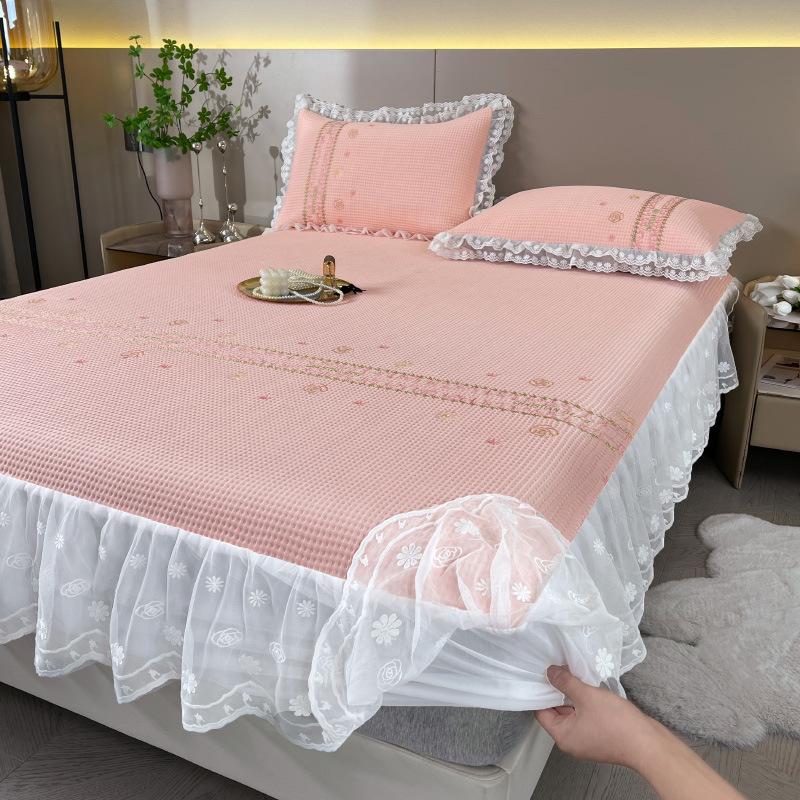 Class a Cool Feeling Ice Silk Covoraș de vară Fusta de pat Trei piese Princess Style Ins Air Conditioning Covoraș moale Dantela Lenjerie de pat
