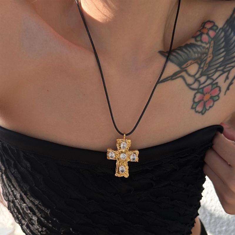 Diamond Studded Neckchain Fashionable Crucifix Pendant Necklaces Adjustable Collarbone Chain Cross Jewelry Ornament