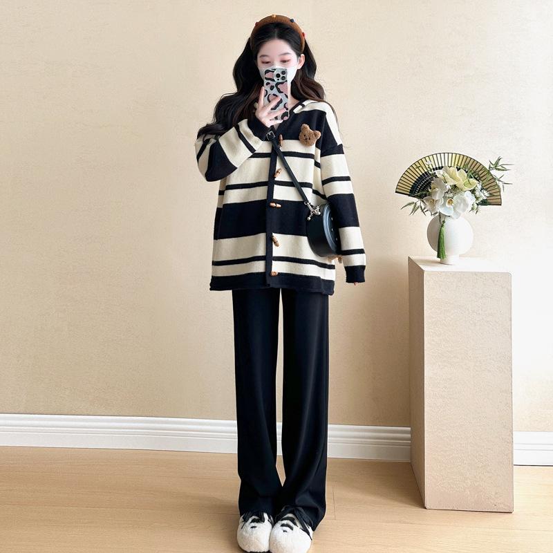 

Spring Maternity Two-Piece Set: Fashionable Long-Sleeved Striped Jacket & Loose Belly-Covering Top M